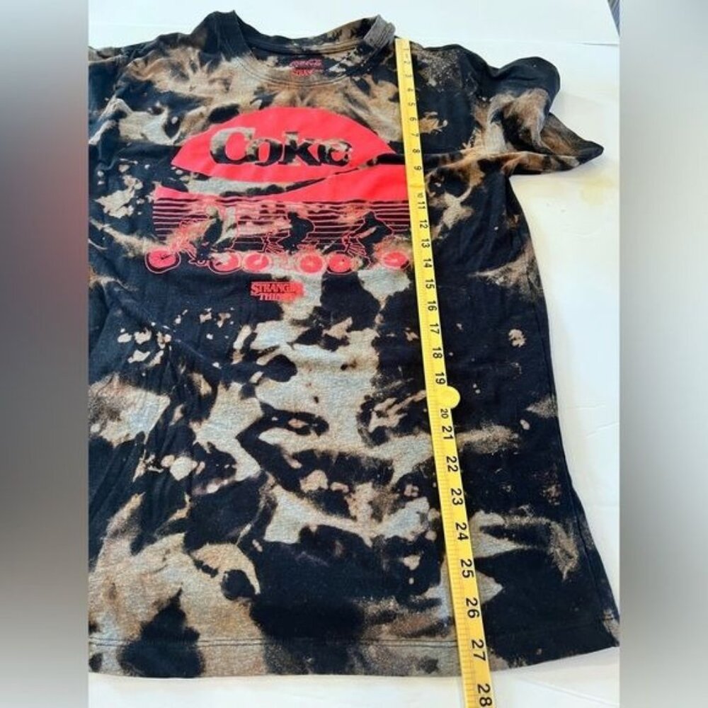 Stranger Things x Coke Brand Tee Shirt Size Medium Unisex Tie Dye Distressed - Picture 8 of 9